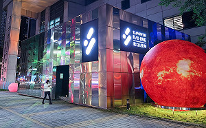 耶誕城周邊景點快收！台電「七彩儲能櫃」板橋車站登場快搶拍