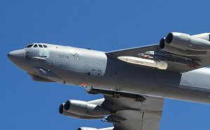 美國配備AGM-183高超音速飛彈B-52H現身關島