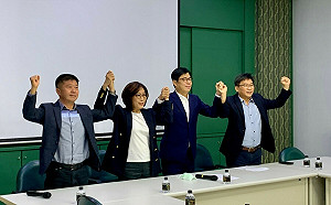 康裕成代表高雄市民進黨團角逐議長 陳其邁讚鄭光峰展政治高度成就黨內團結