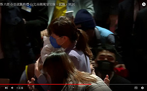 蔣萬安台北市長交接典禮前 1歲半小兒子爆哭 