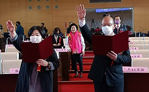 泛藍40票全開出 張清照、顏莉敏順連任台中市正副議長