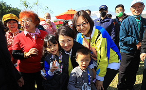 宣誓就職後首個行程 盧秀燕祝賀霧峰農會百歲生日快樂