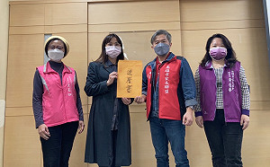 高雄教師每日工作8小時?  家長團體要求上下班打卡