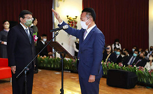 嘉義縣長翁章梁宣誓就職 上任首日批示三公文