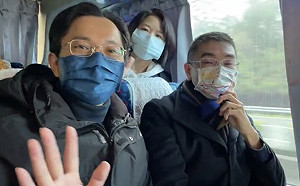 謝國樑第一天上班 不到7點搭9026國道客運 現場了解通勤族需求   