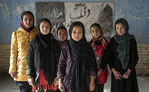 聯合國官員說服撤女性禁令 塔利班：丟核彈也不撤   