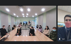 擺地攤起家久鑫董座捐獎學金 逆境向學醒吾應英系學子受惠 