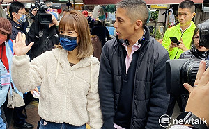 嬌妻首度現身合體掃街 吳怡農：她希望有機會陪伴 我也很開心 