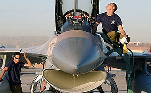 提升F-16對抗隱形戰機能力 美成功研發即插即用整合零件