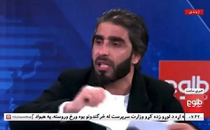 神學士不准女性上大學 阿富汗教授撕文憑：這國家不是受教育的地方