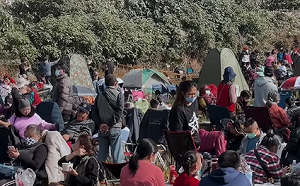 (影) 24 小時排隊大作戰！紫南宮元旦發錢母 折凳、露營帳全出籠