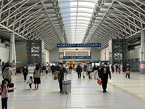 搭車免帶錢包了!前進台鐵手機「嗶乘車」就能進站