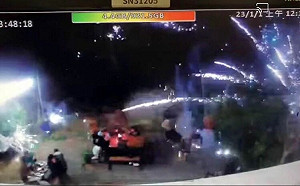 小琉球遊客放煙火　恐怖炸人瞬間曝