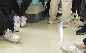 球鞋傳奇是它！台人穿出門連環追撞