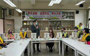 歲末寒冬 立委江永昌媒合民間團體贈白米溫暖校園  