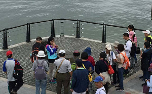 傳承親人服務理念 新北淡水漁人碼頭志工導覽逾20年 