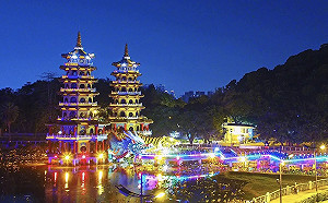 首次移師蓮池潭 高雄打造兔子童趣療癒燈會