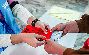新北林口竹林山觀音寺搶先發大紅包助弱勢民眾過好年 