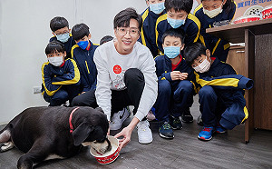 桌球好手江宏傑洗手做羹湯 為新北毛寶貝加菜好過年