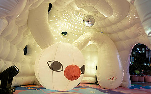 台北市搶先開箱燈會作品：12米高白兔竄台北東區百貨