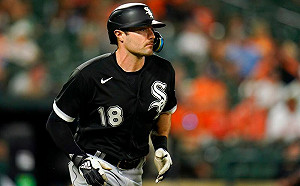 水手進補外野 1年約搶下前明星外野