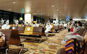 三年多回不了家 中國宣布新冠「乙類乙管」海外華人終得返鄉