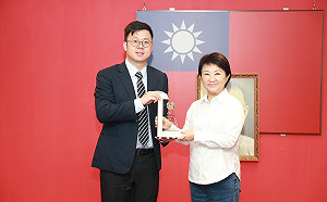 開放資料評比獲金質獎 新官林谷隆未掠人之美獻獎盧秀燕