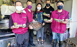 台灣浪浪驛站烹飪大師公私協力 新北毛寶貝歡享新春大餐