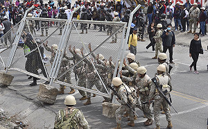 秘魯禁止玻利維亞前總統入境  指外國勢力煽動抗議潮   