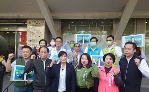 南投立委補選登記 蔡培慧高喊「顧南投 做伙拚」：林明溱該退休住豪宅了