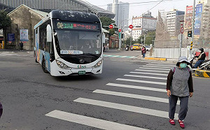 公車未禮讓行人頻釀禍！台中交通局大稽查13天：抓到９輛違規將開罰