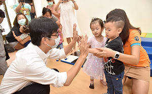 高市提前發放育兒、托育補助  加碼托育放寬就學補助