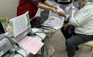 高齡駕照定期換 用路安全無憂患