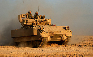 坦克還沒到就被摧毀？俄國防部稱摧毀4布雷德利? 推特網友互相開戰