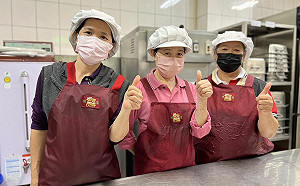 勇媽挺嘉市幼兒園廚媽 今年一月起加薪5523元