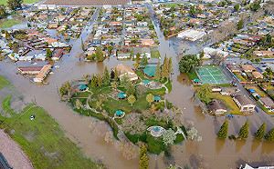 半島變「孤島」？史詩級水患衝擊 加州暴雨將切斷蒙特瑞半島聯繫