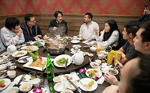 揪吃羊肉爐聽年輕人心聲 賴清德：傾聽不拘形式　　