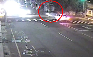 台中轎車闖紅燈衝撞2機車釀1死2傷 無良駕駛逃亡3小時友人住處落網