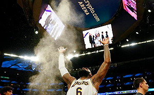 LBJ生涯3.8萬分　卻無法笑著離場