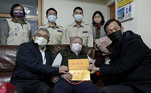 提前送暖！內政部代理部長花敬群探視受傷退役弟兄