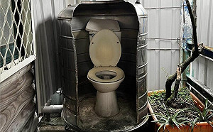 房東剖開水塔藏馬桶！3萬人讚神作