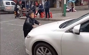 馬雲遭清洗 他也跟著落魄? 當街攔車討錢引關注.....