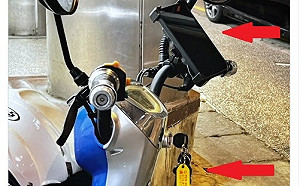 老外po在台機車鑰匙手機不怕偷 網歪樓：食物危險