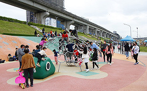 迎春出遊好心情 新北河濱遊玩真開心 