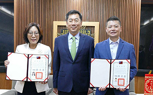 陳宗彥南下頒發高雄市第4屆正副議長當選證書