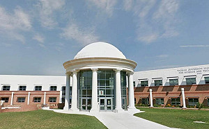 仇視亞裔？美13高中蓄意延遲通知獎學金資格 影響升學遭調查