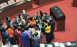 蘇貞昌折返咬耳朵 柯建銘還原對話「他感謝老兄弟...」