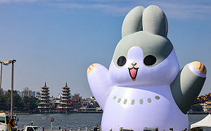 全台最大ㄇㄚˊ幾兔在這裡！ 高雄蓮潭燈會療癒迎賓