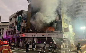中友百貨旁透天厝火警！5住戶受困