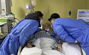 「壓歲錢準備好了嗎」？外孫這樣連喊4天 「喚醒」92歲新冠重症外婆